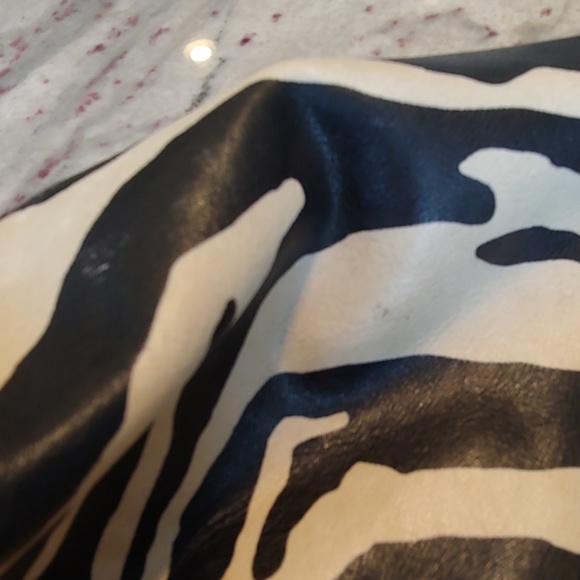 GUC Dooney & Bourke Zebra Print Hobo Bag - Picture 7 of 8